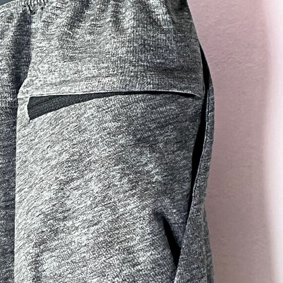L🍋 Mens Lululemon T.H.E. Short 9" *Liner Cubed Ice‎ Grey Black EUC - Picture 6 of 9